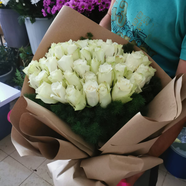  Antalya Çiçekler - Kraft Buket Kağıdında 50'li Beyaz Gül Buketi